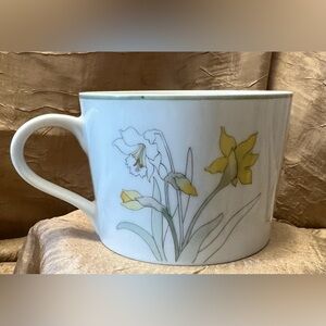 Vintage BLOCK SPAL Daffodil Watercolors Cup by Mary Lou
Goertren HandPainted